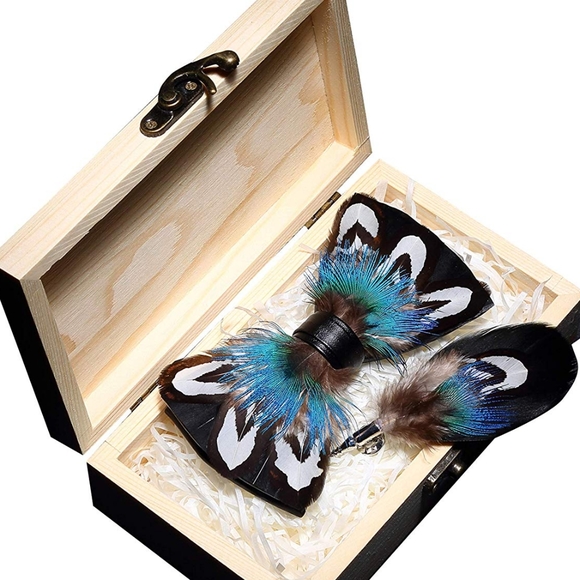 Mens Natural Feather Pre Tied Bow Tie & Lapel Pin - Picture 2 of 4